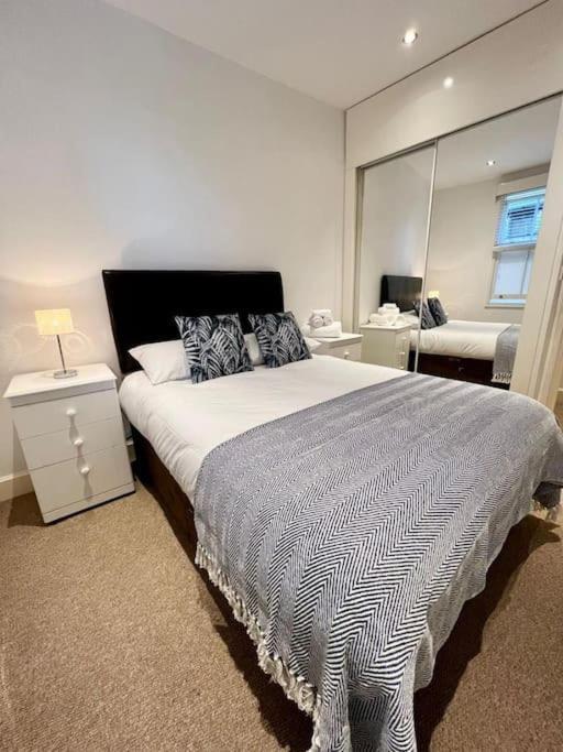 Superb 2Bed/2Bath Flat Waterloo Londonアパートメント エクステリア 写真