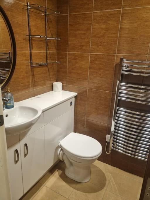 Superb 2Bed/2Bath Flat Waterloo Londonアパートメント エクステリア 写真